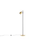 Vifta är en nätt och stilren golvlampa från Venture Home med 1 ljuskälla. Lampan kräver enklare montering.