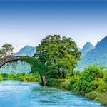 Tapet Idealdecor Bridge Crosses A River In China