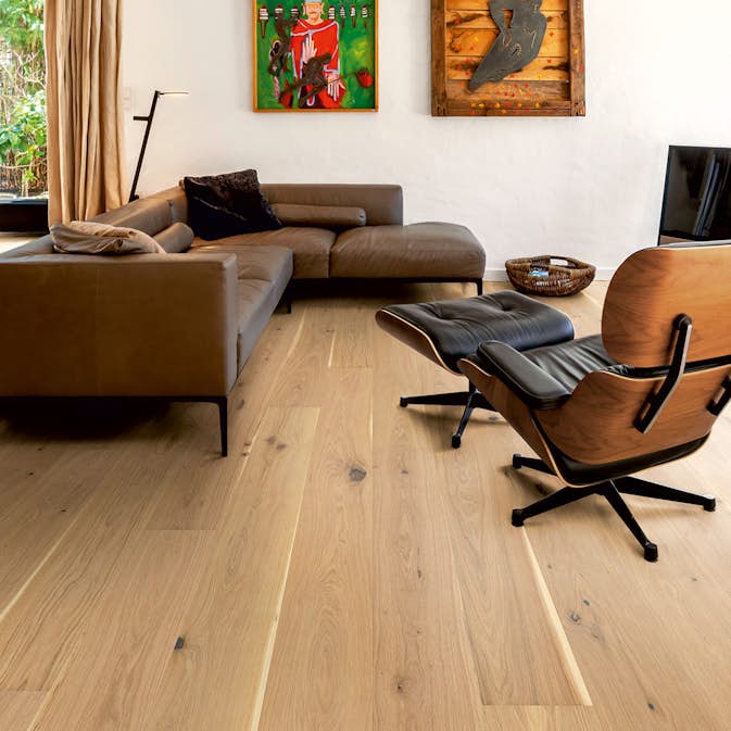 Parkettgolv Berg & Berg Ek XXL Vild Borstad Råträ Mattlack