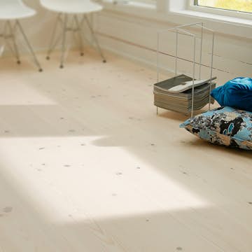 Parkettgolv Berg & Berg Norrlandsfuru XXL Borstad Lut Extra Vitolja 1-Stav