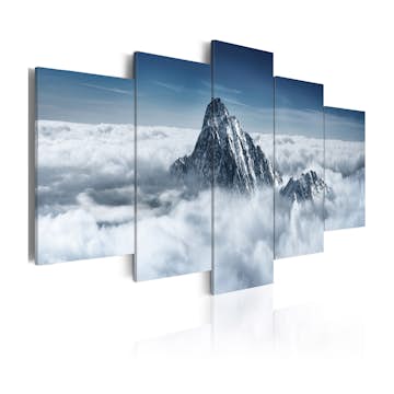 Tavla Arkiio A Peak Rising Above The Clouds