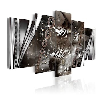 Tavla Arkiio Improvisation With Jewelry