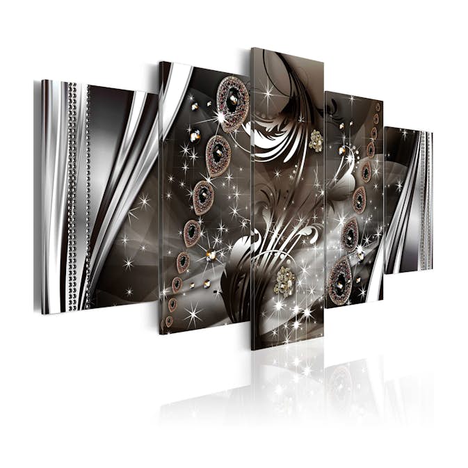 Tavla Arkiio Improvisation With Jewelry