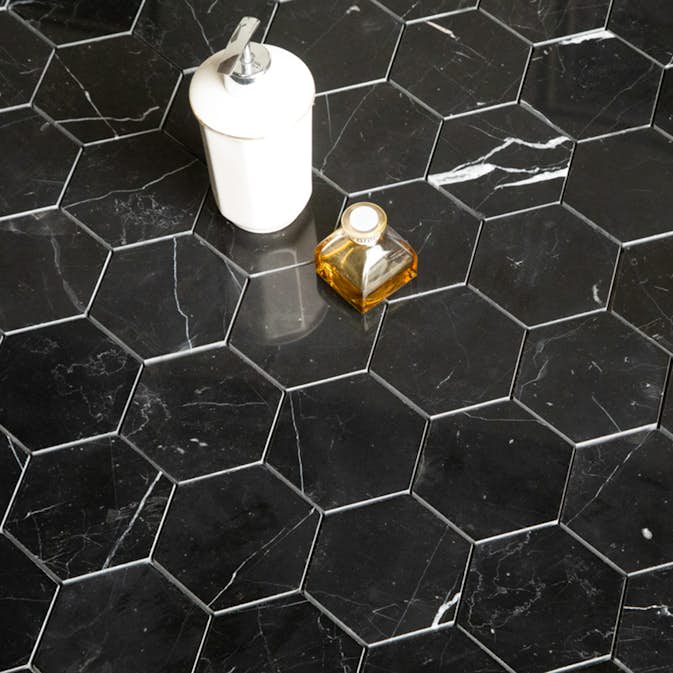 Natursten ArtStone Nero Marquina Hexagon Polerad 5x5 cm