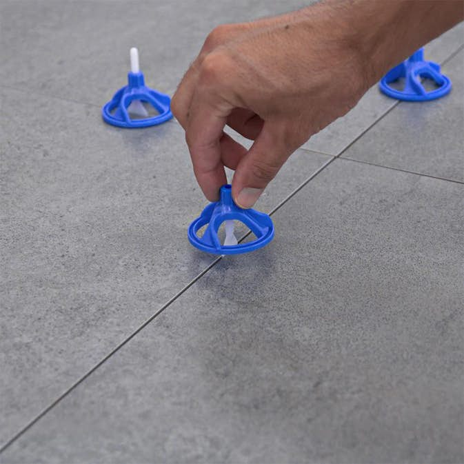 Hurricane Nivåhatt 100 st med 250 st Nivåskruvar