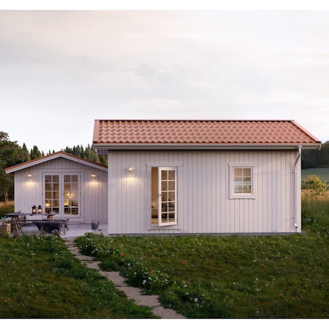 Attefallshus Baseco Risnäs 25m² Trästuga med Sadeltak & 2-glas Fönster