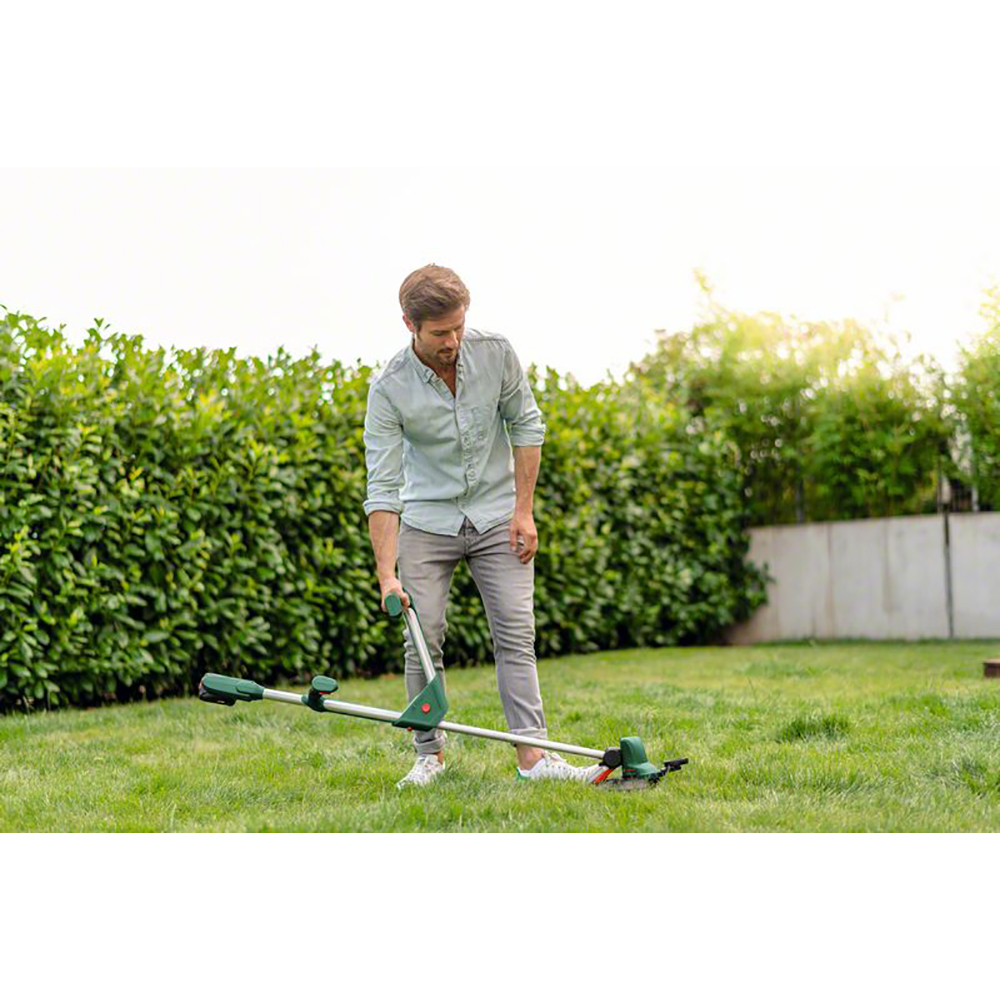 Grästrimmer Bosch Power Tools Univgrasscut med 2 st Batteri och Laddare