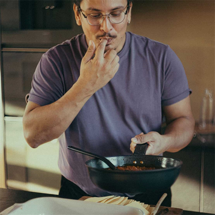 Wokpanna Fiskars Hard Face 4,5 L 28 cm Non-Stick Beläggning och Silikonlock