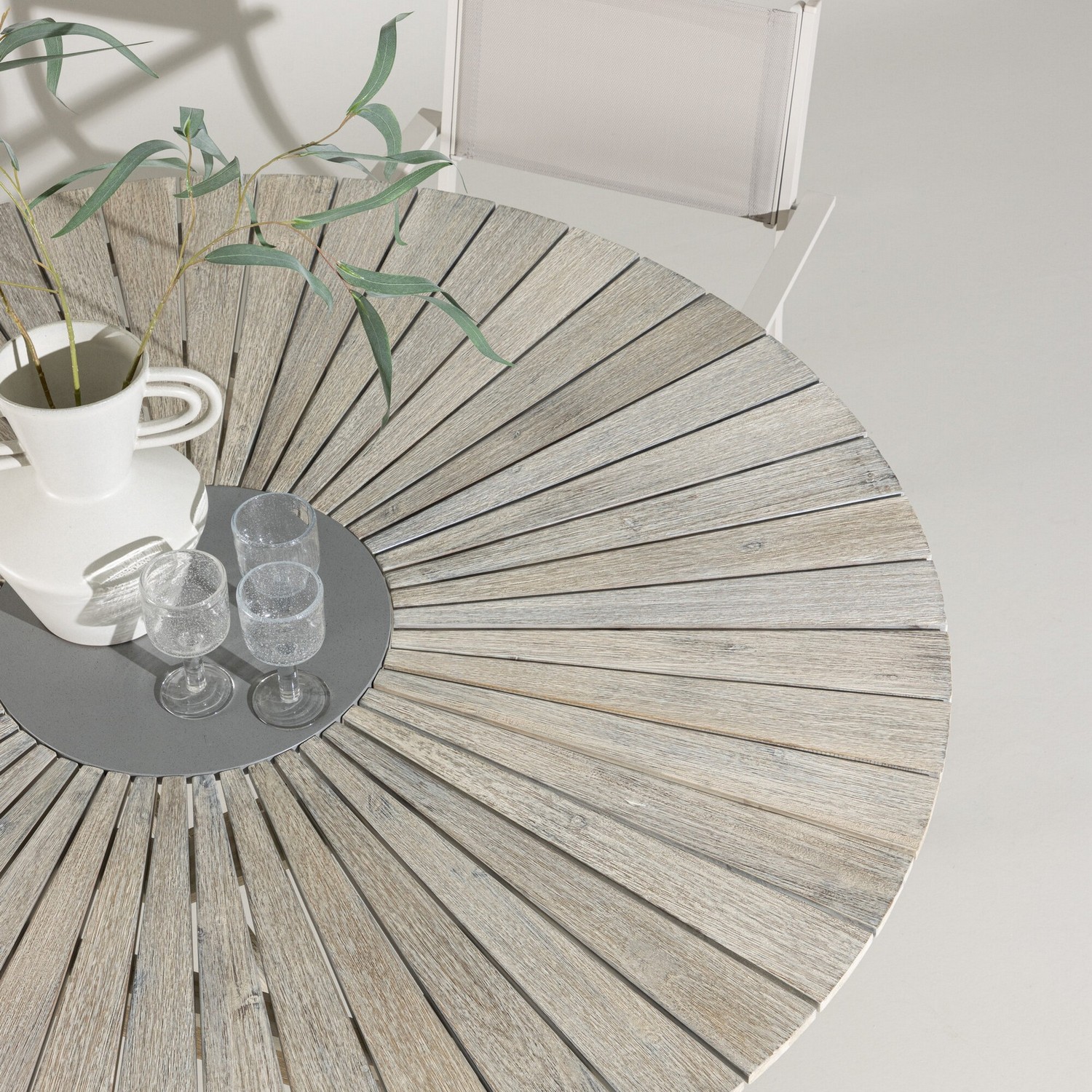 Utebord Venture Home Rives Ø150 cm, Runt Träbord för Utomhusbruk