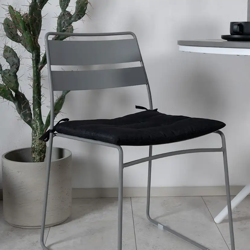Matgrupp Venture Home Pandi Rund med 2 Liva Stolar
