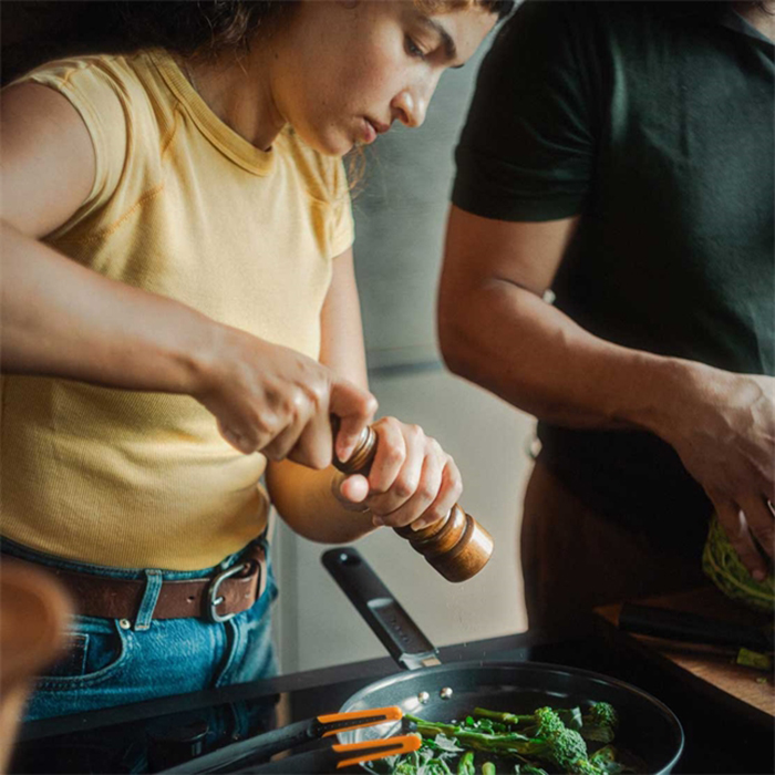 Stekpanna Fiskars Hard Face 24 cm Med Non-Stick Beläggning och Silikonlock