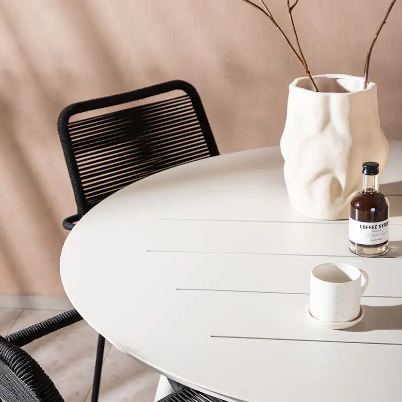 Matgrupp Venture Home Lina med 4 Lindos Stolar