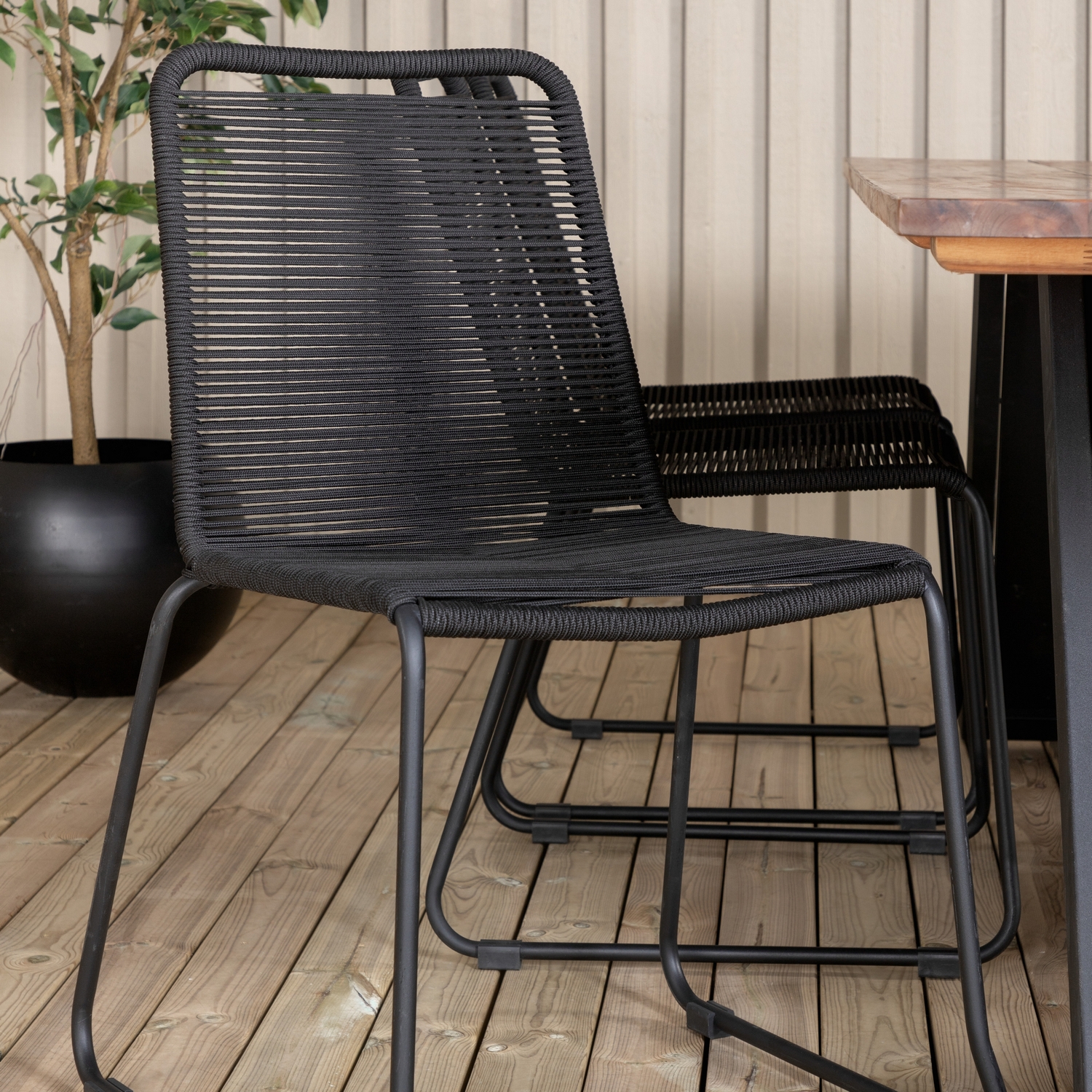 Matgrupp Venture Home Doni med 6 Lumi Stapelbara Matstolar