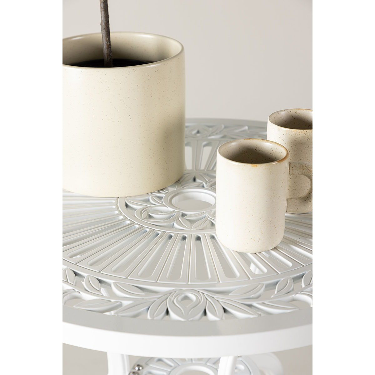 Caféset Venture Home Nandin Klassisk Cafégrupp med Runt Bord & 2 Stolar i Aluminium, Vit