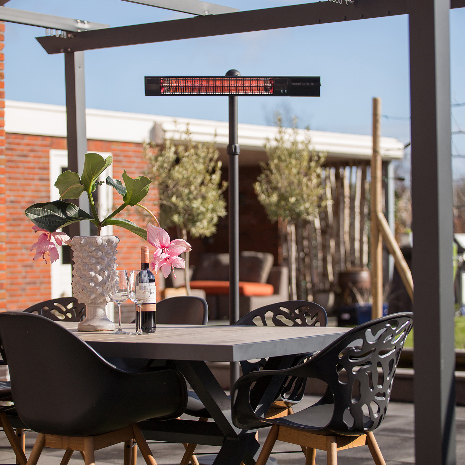 Infravärmare SunRed RD-DARK-25S Terrassvärmare, Stående Design i Svart, 2500 W