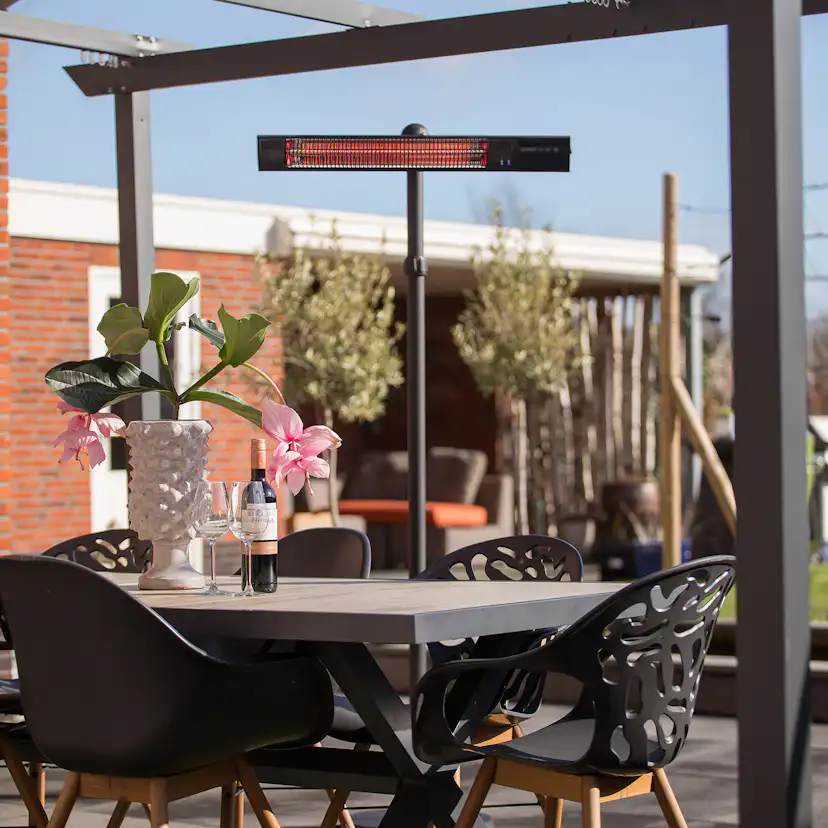 Infravärmare SunRed RD-DARK-25S Terrassvärmare, Stående Design i Svart, 2500 W