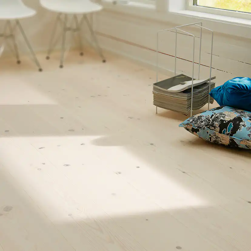 Parkettgolv Berg & Berg Norrlandsfuru XXL Borstad Lut Extra Vitolja 1-Stav