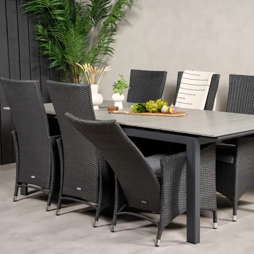 Levels Dining Table 224/324*100 - Svart Aintwood +Padova Arm Svart