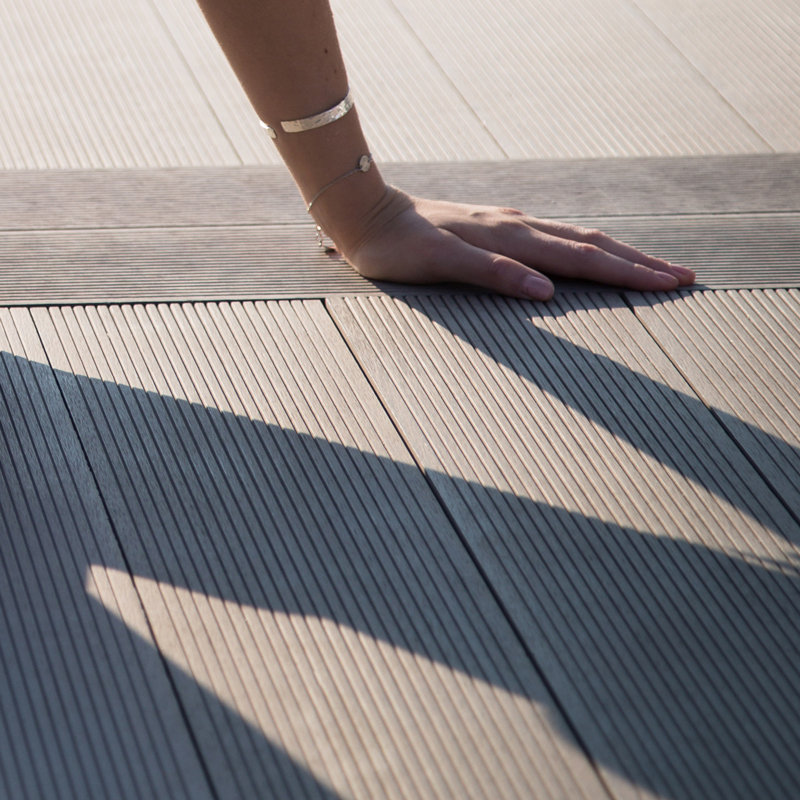 Komposittrall gop Woodlon Ljusgrå Solid 5400 mm Helpall