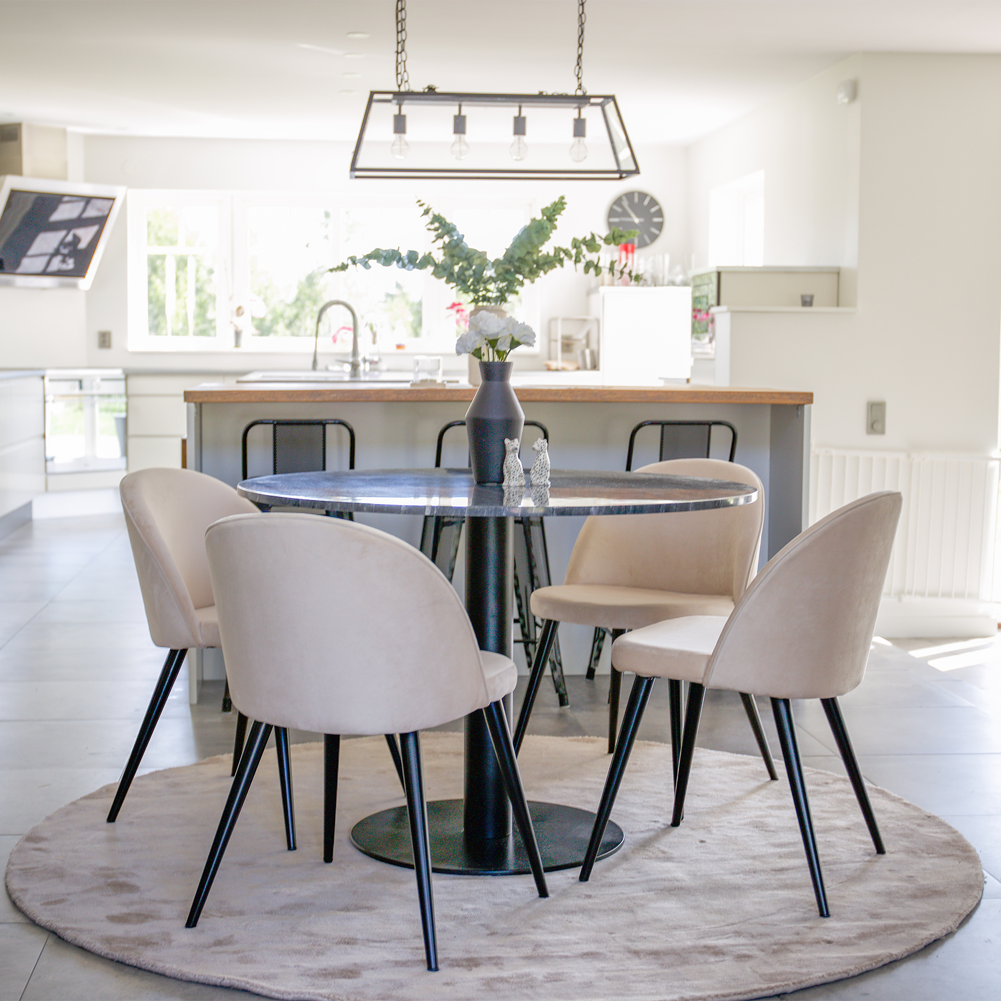 Matgrupp Venture Home Estelle Rund Rund med 4 Valentina Stolar