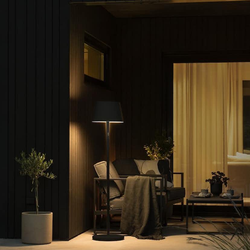 Golvlampa Gnosjö Konstsmide Pomezia USB