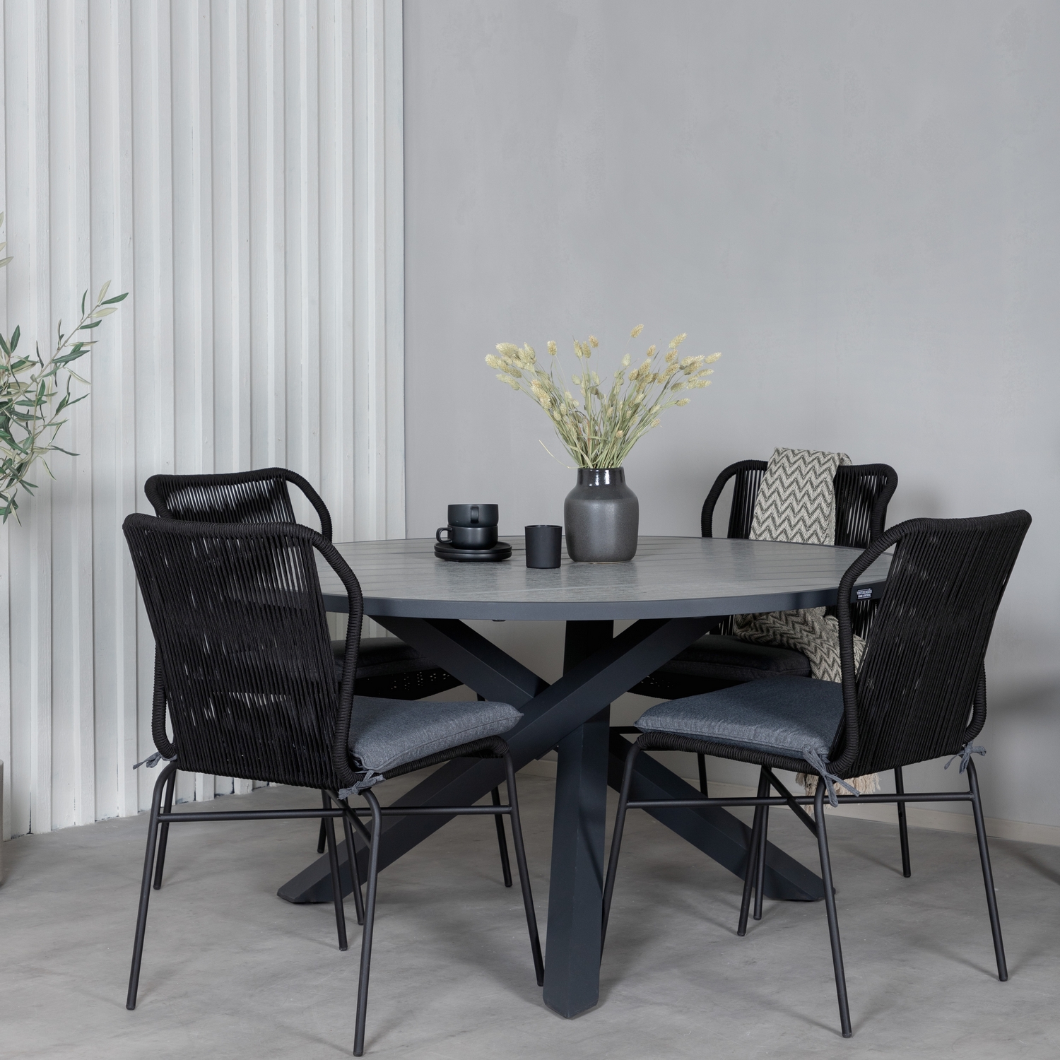 Matgrupp Venture Home Pincy med 4 Jefferson Stapelbara Matstolar