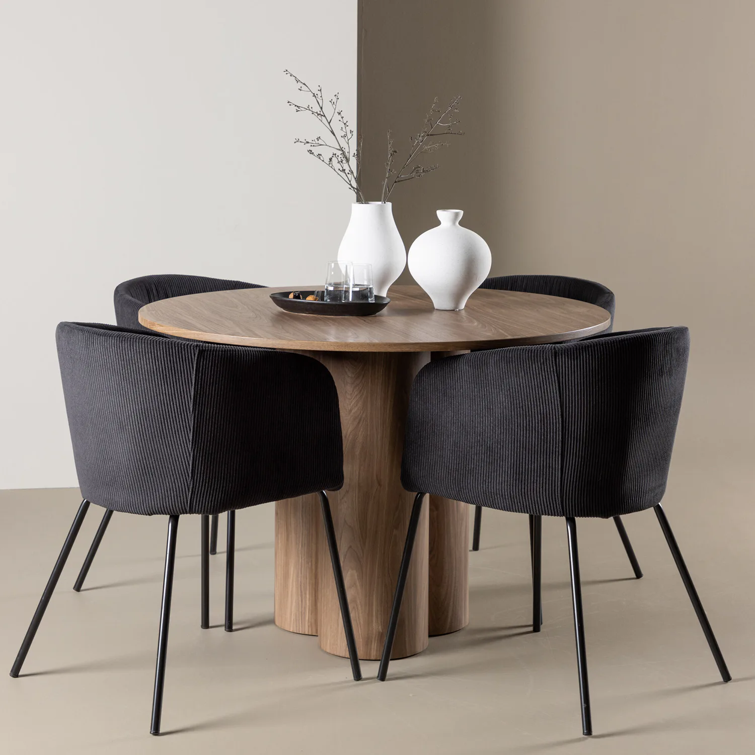 Olivia Dining Table with Berit Dining Chair Mocka/Svart