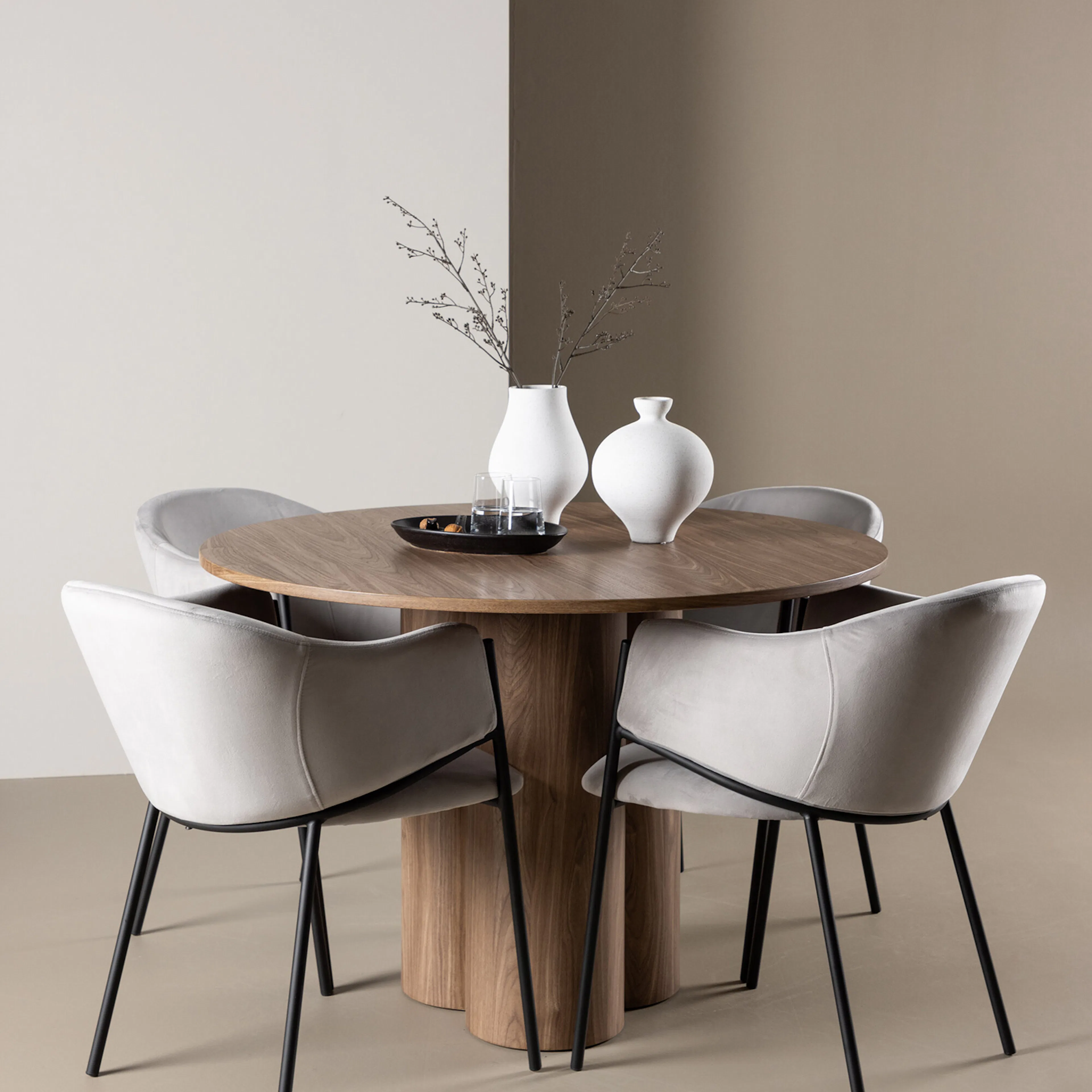 Olivia Dining Table with Evelina Dining Chair Mocka/Grå