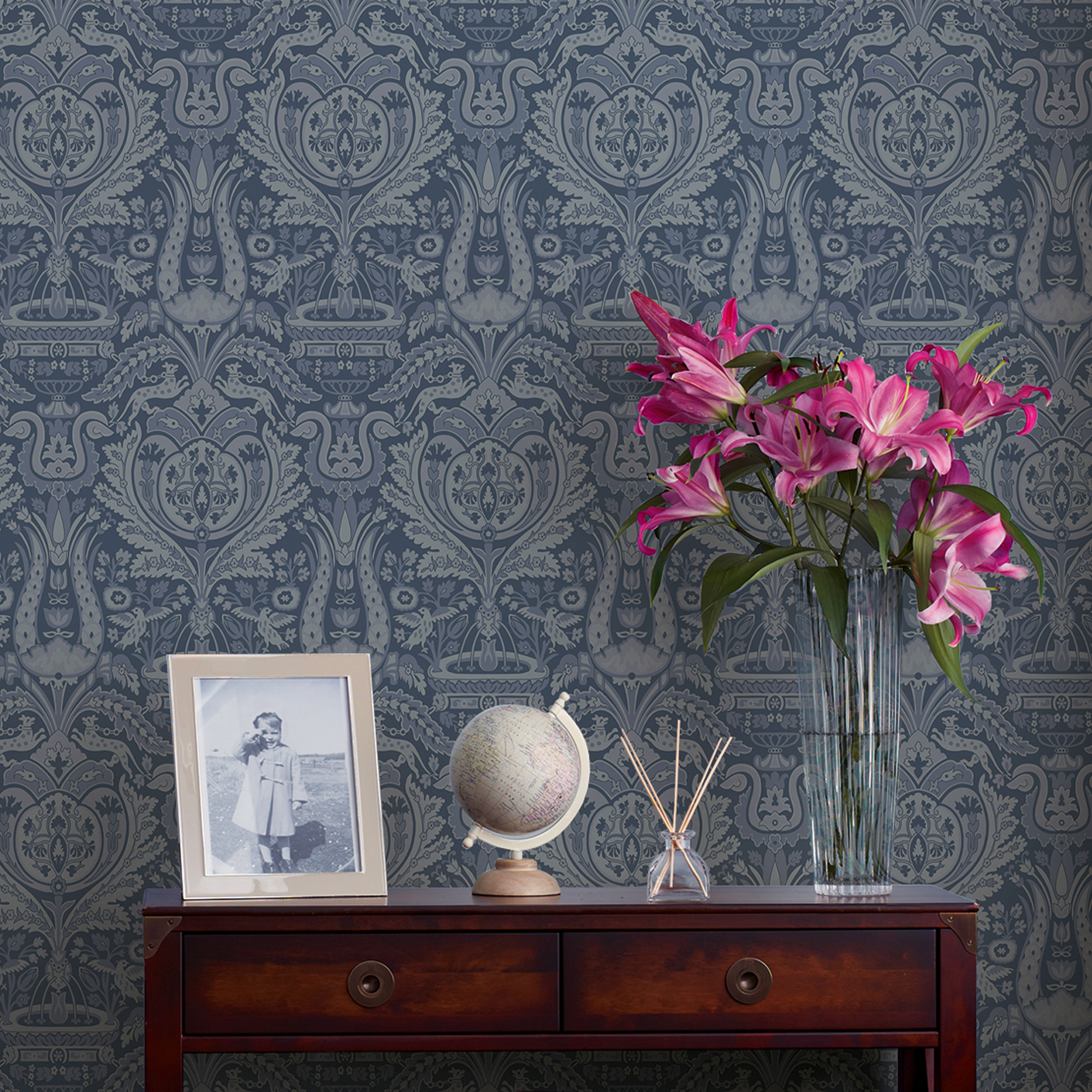Tapet Laura Ashley Heraldic Damask Dusky Seaspray