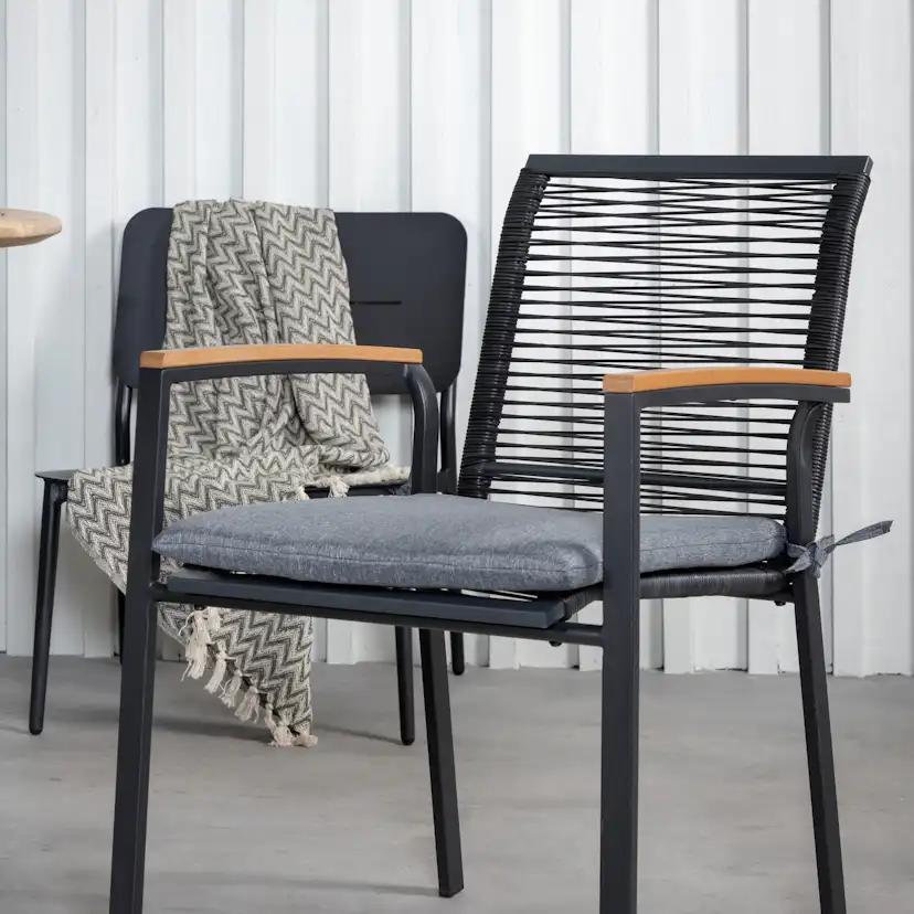 Matgrupp Venture Home Zurc med 4 Deni Matstolar