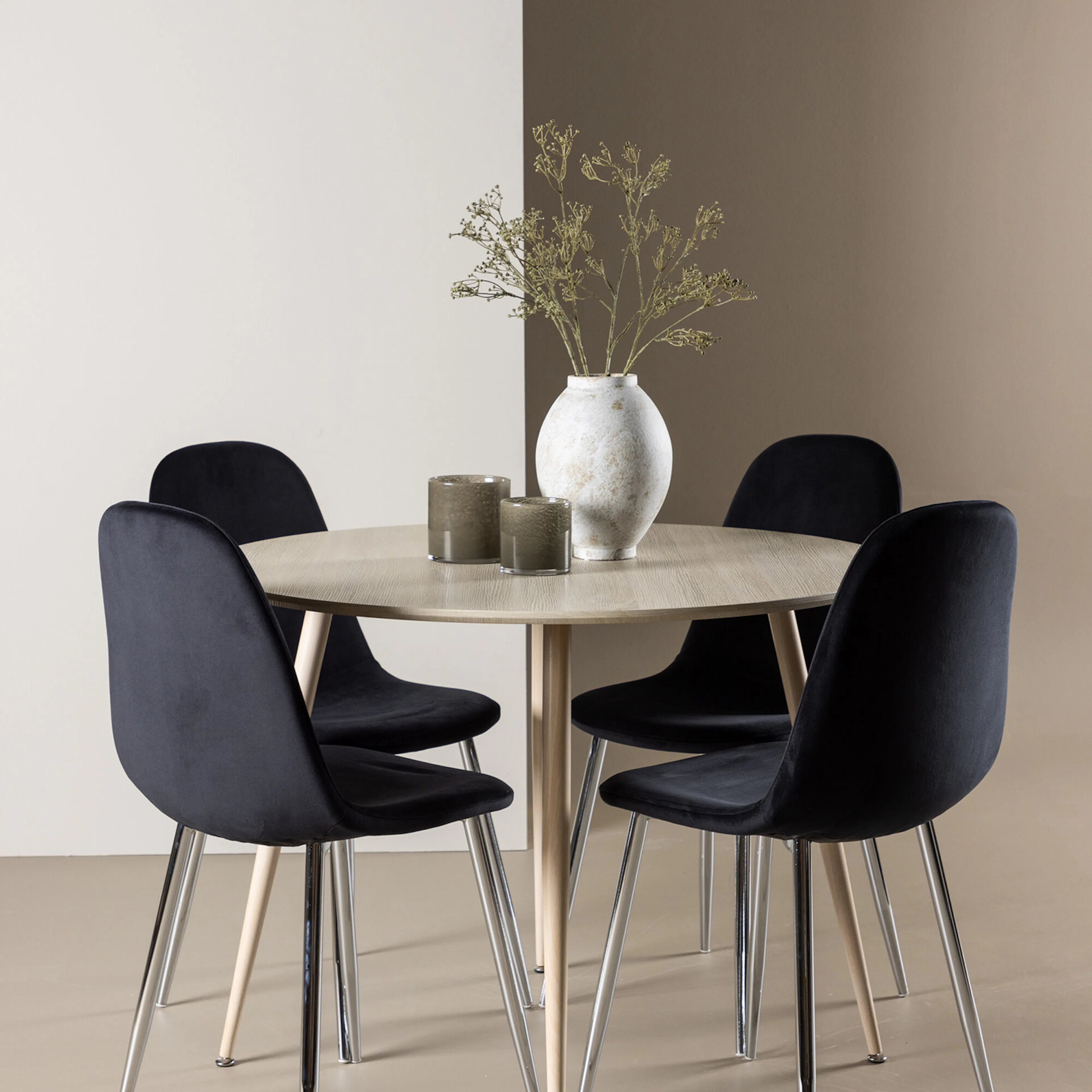 Plaza Dining Table with Polar Dining Chair Färg: Vittvätt/Svart, Ben: Stål