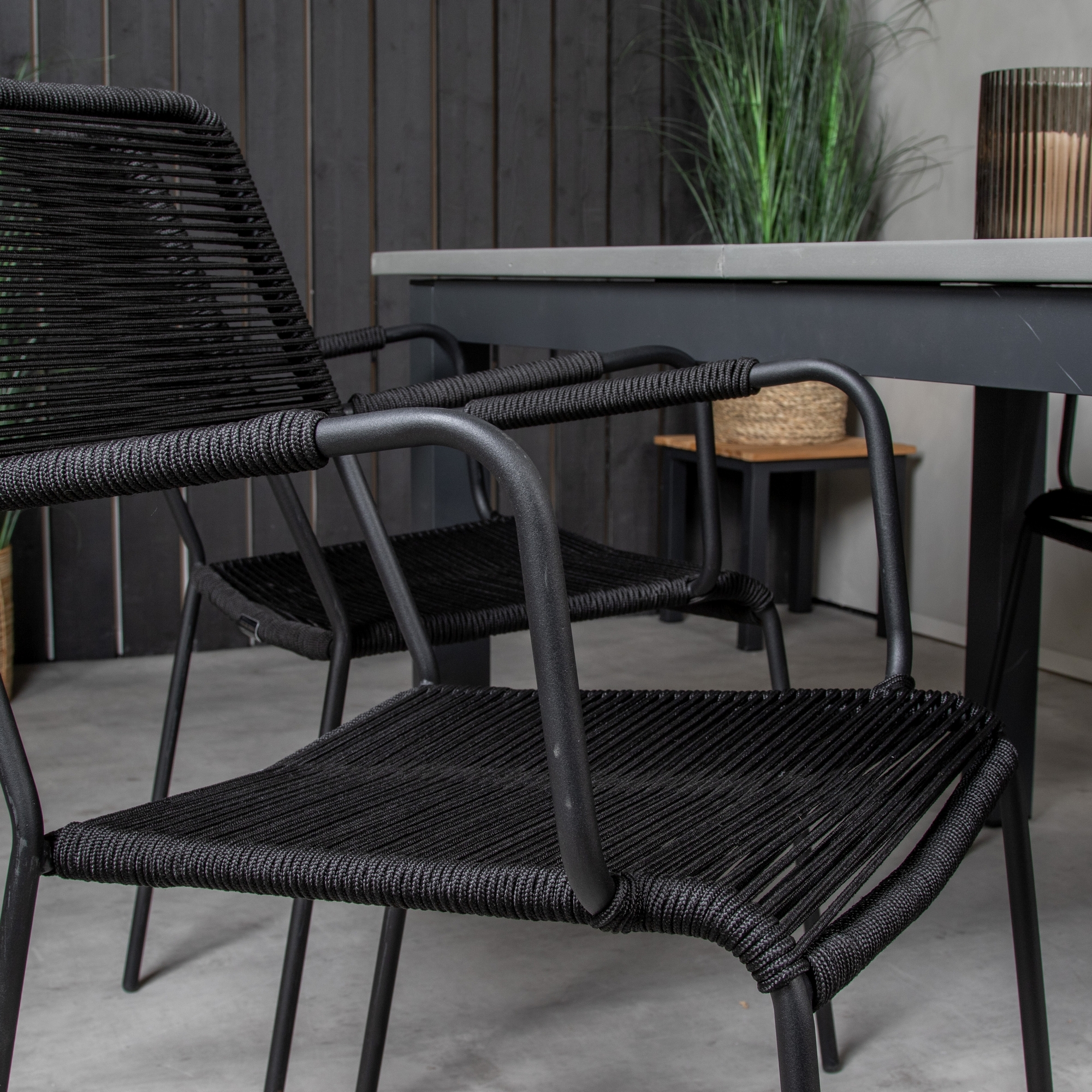 Matgrupp Venture Home Aleyna 160/240 med 4 Leon Karmstolar