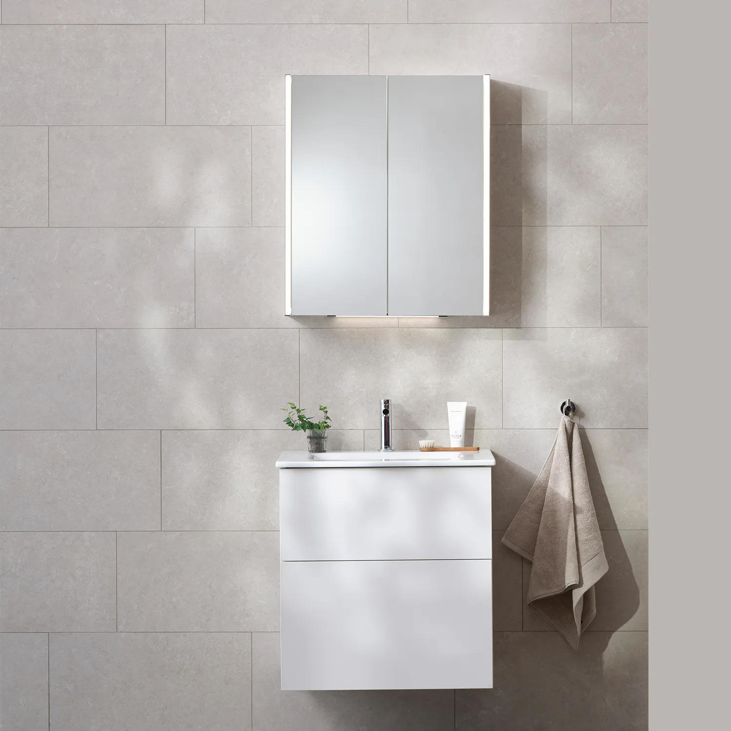 Möbelpaket Miller Badrum New York med Edge Tvättställ och Spegelskåp