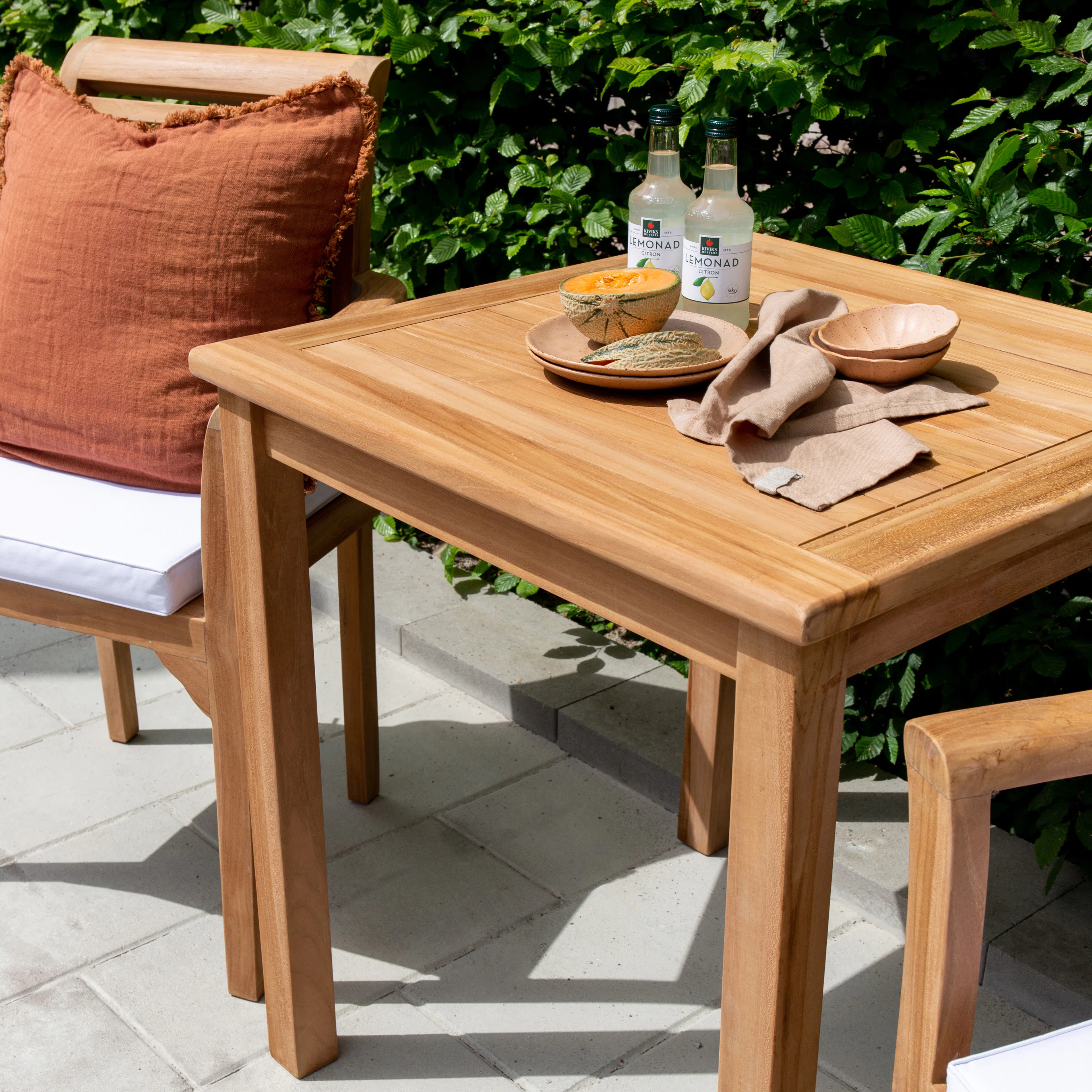 Utebord Venture Home Kenya Teak 70×70 cm