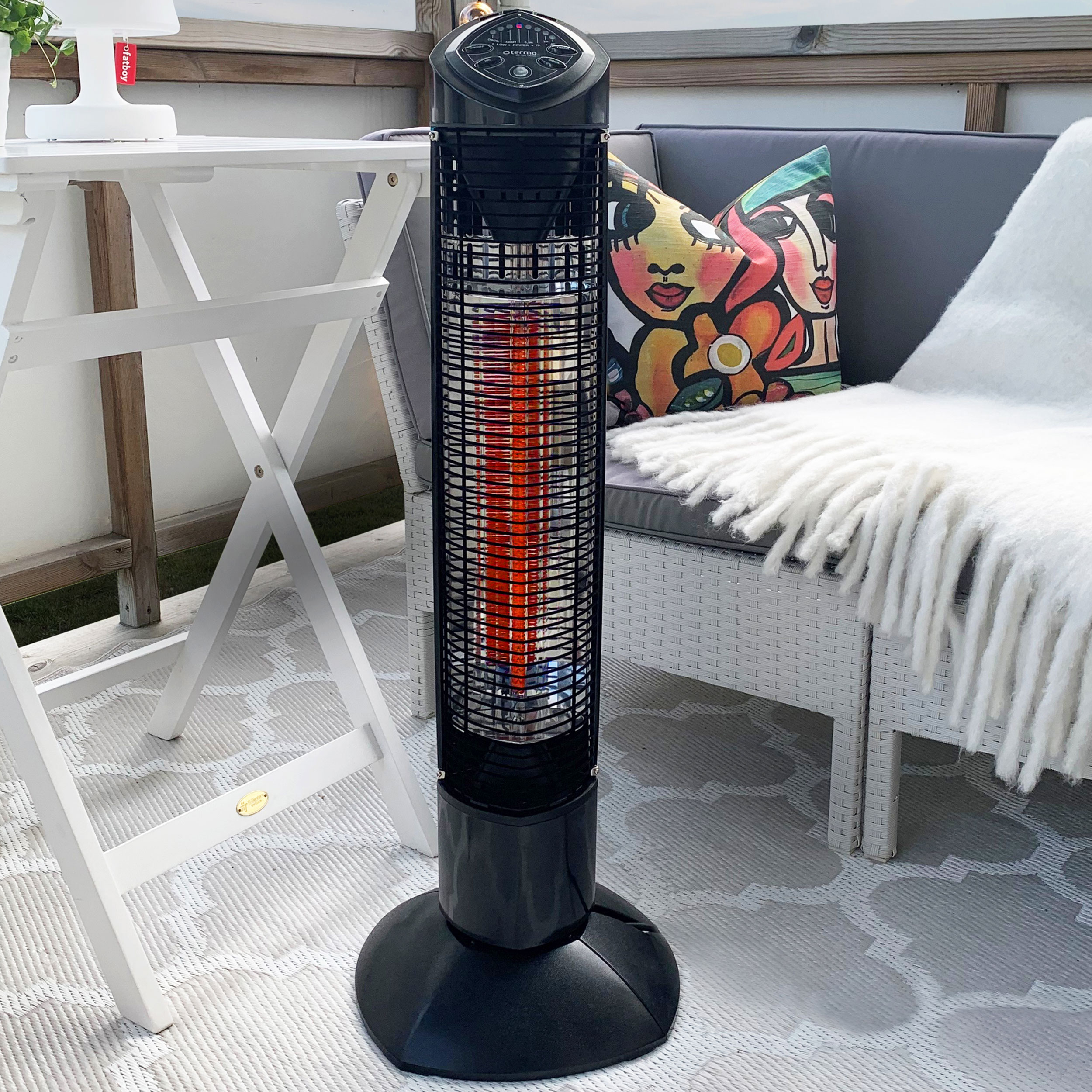 Infravärmare Termo Pisa Terrassvärmare 450/900 W, Svart, IP55-klassad, Stående Design för Balkong & Uteplats