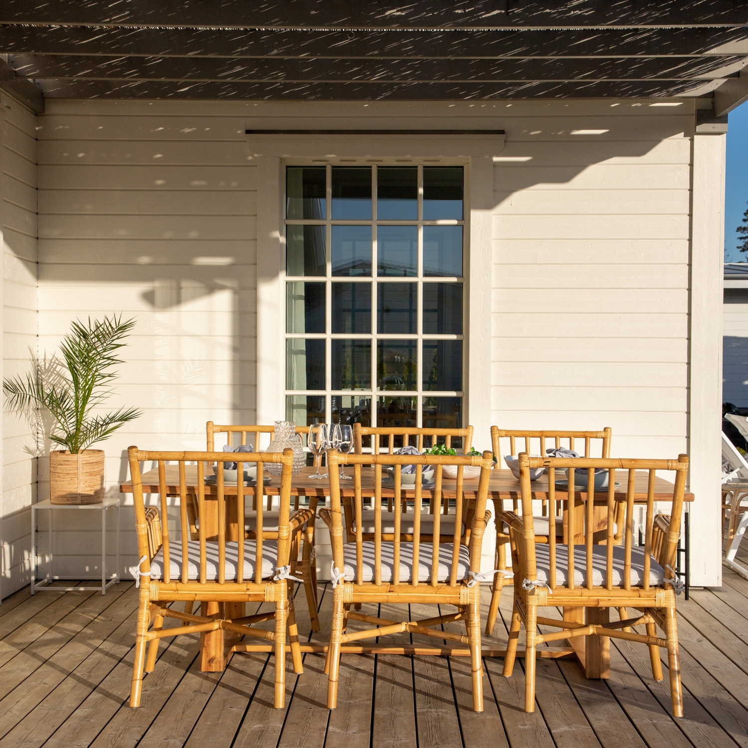Matgrupp Venture Home Plarra med 6 Cave Karmstolar