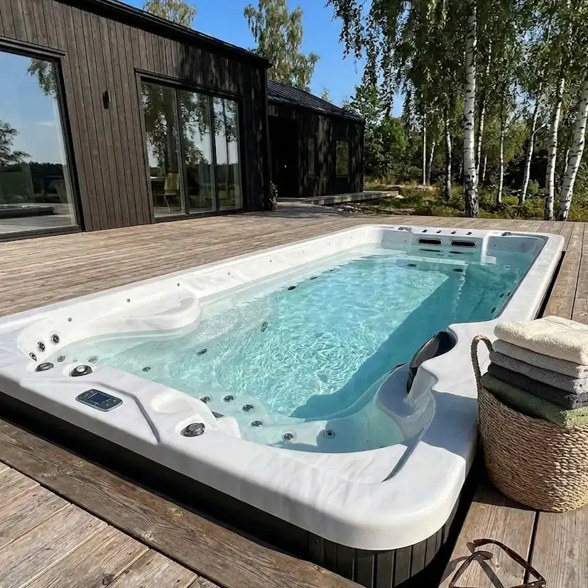 Swimspa Svenska Bad Trysil med Lock och Spatrappa