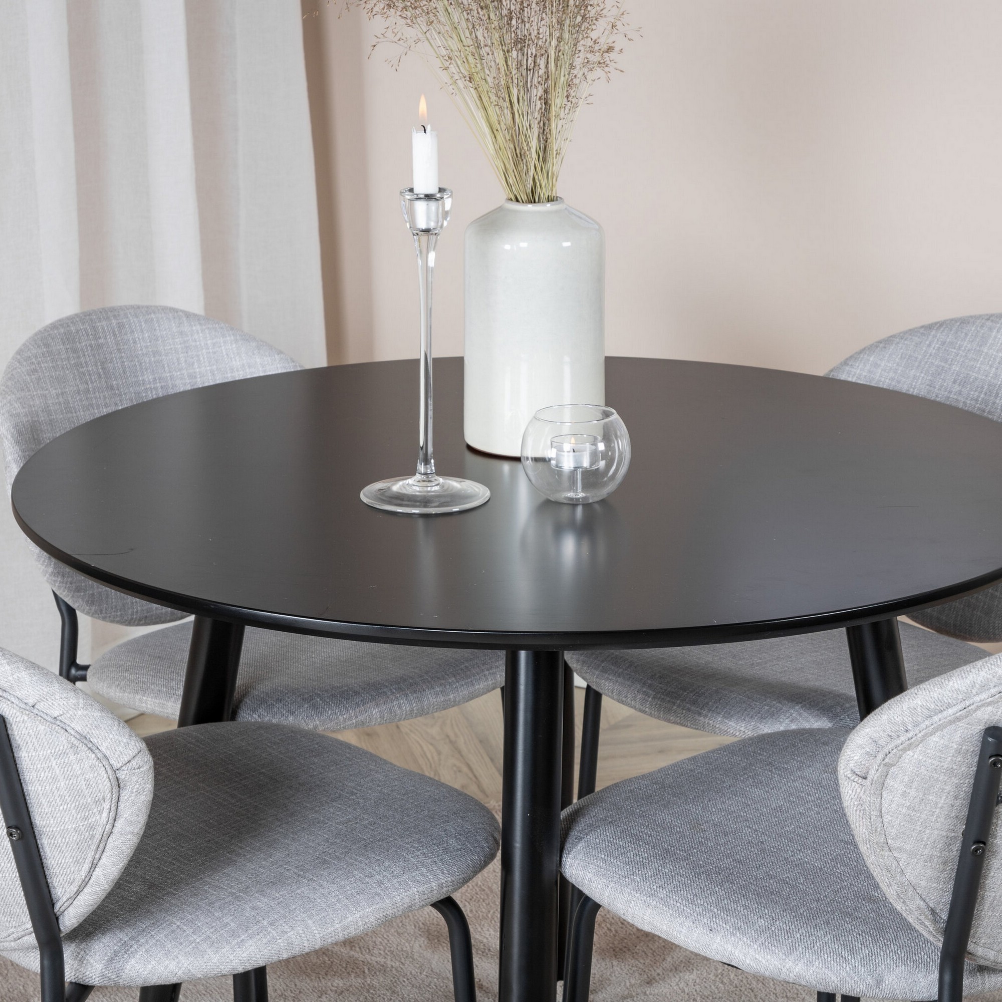 Matgrupp Venture Home Plaza med 4st Vault Stolar