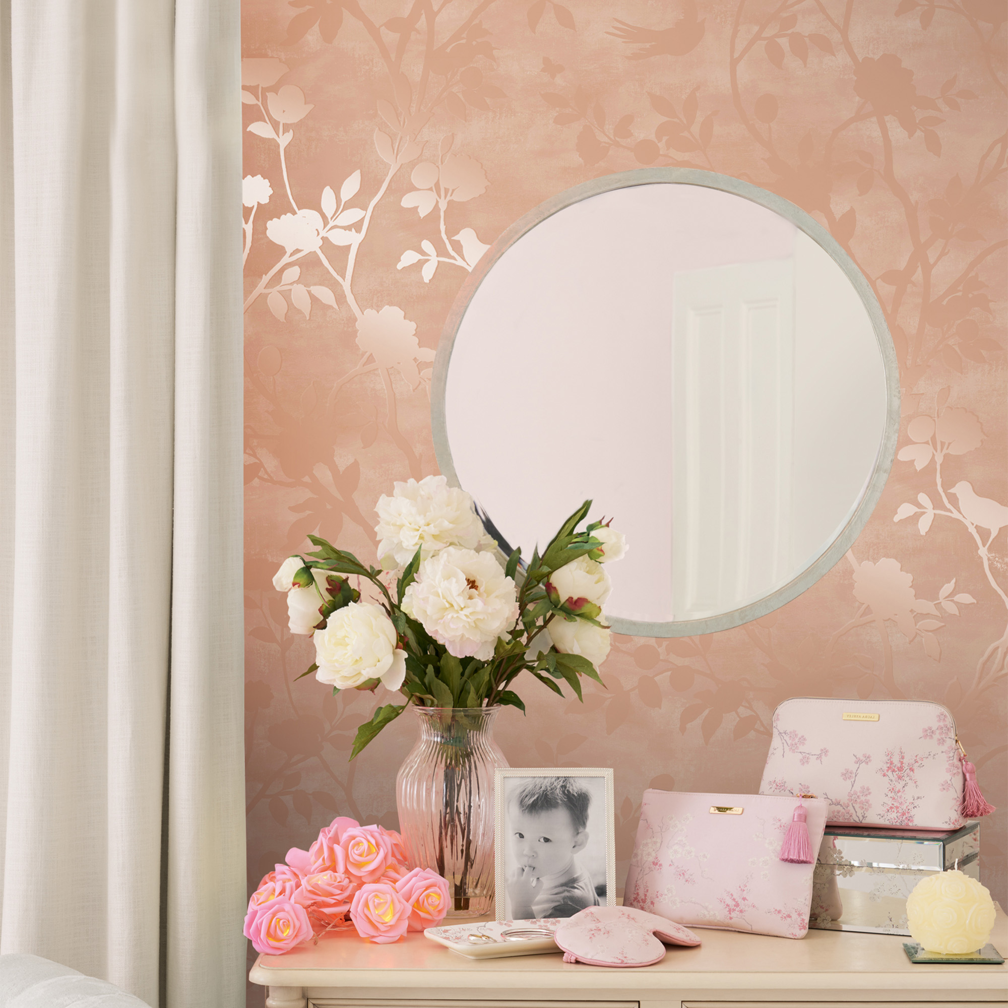Tapet Laura Ashley Eglantine Silhouette Blush