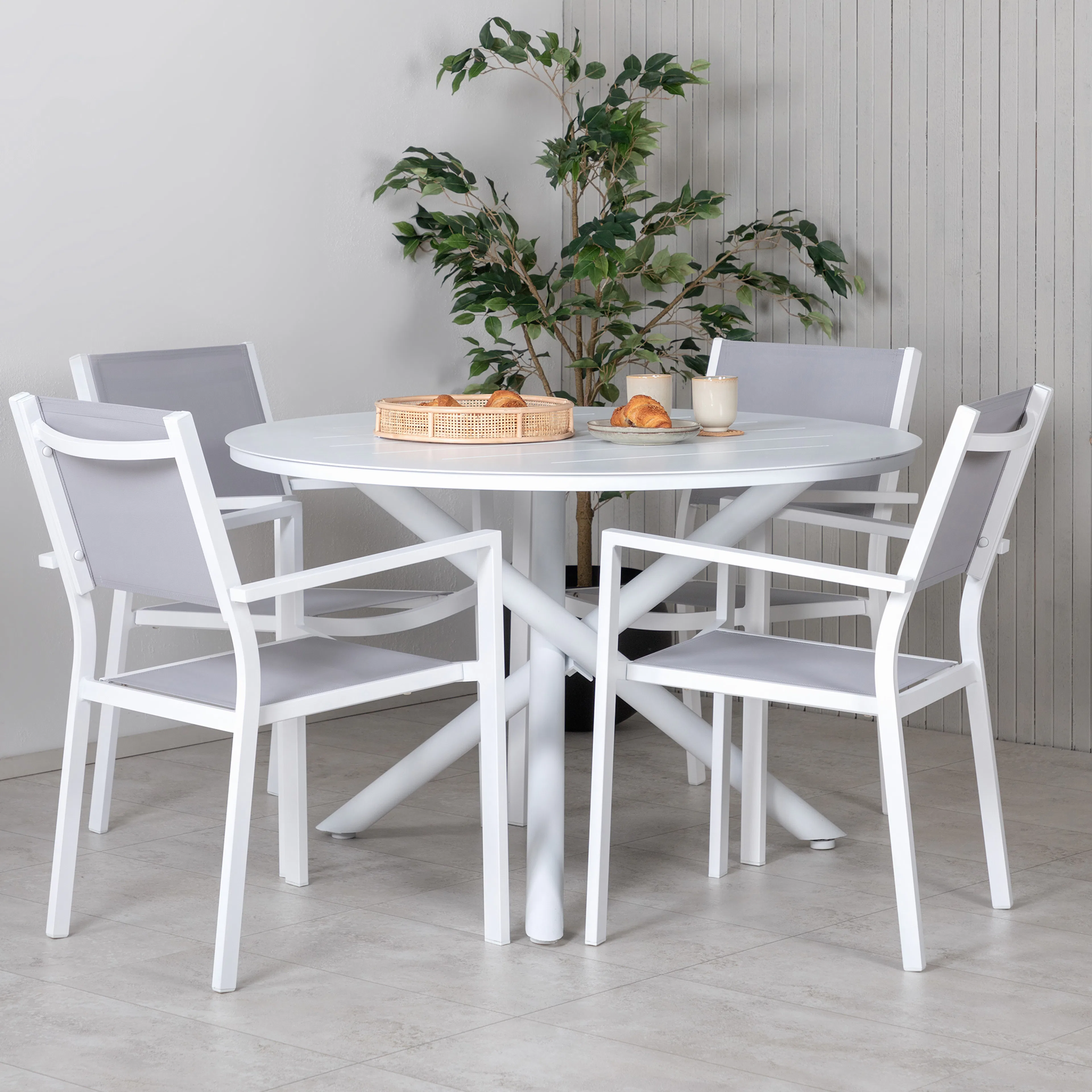 Matgrupp Venture Home Alma med 4 Copacabana Stolar