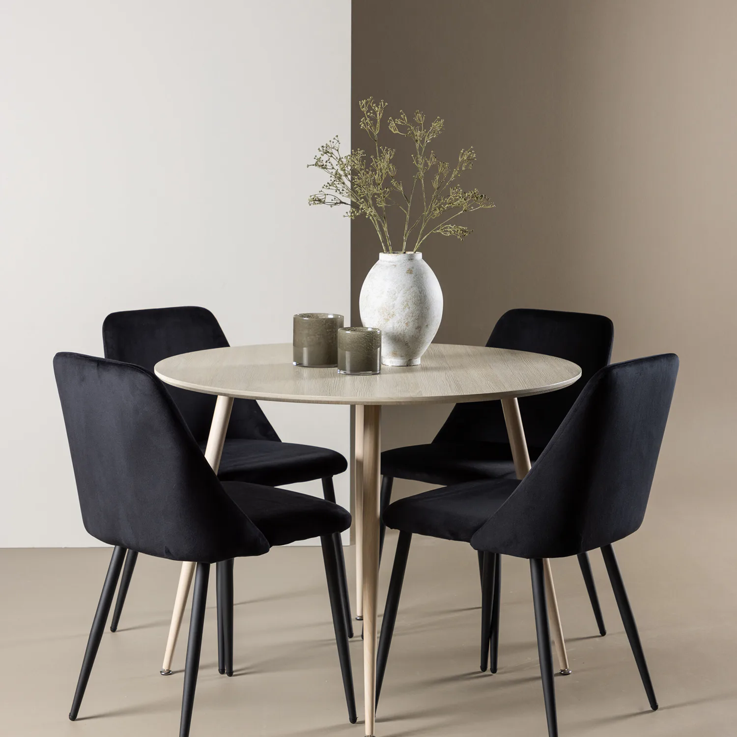 Plaza Dining Table with Night Dining Chair Vittvätt/Svarta