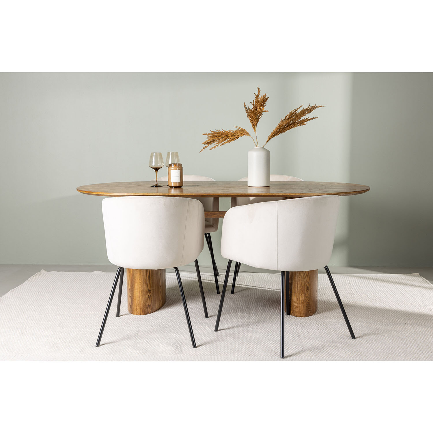 Matgrupp Venture Home Isolde med 4 Berit Stolar