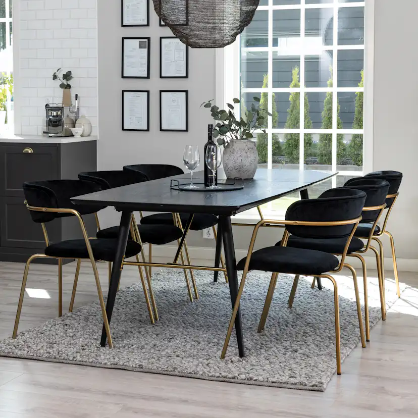 Matgrupp Venture Home Gold Förlängningsbart Bord & 6 Arrow Stolar i Svart Sammet