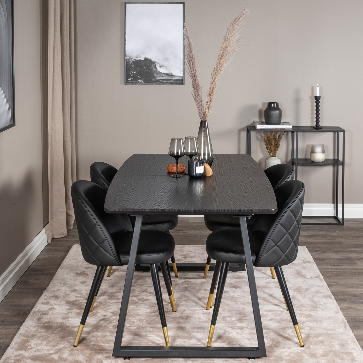 Matgrupp Venture Home Ina med 4 Valentina Stolar Konstläder