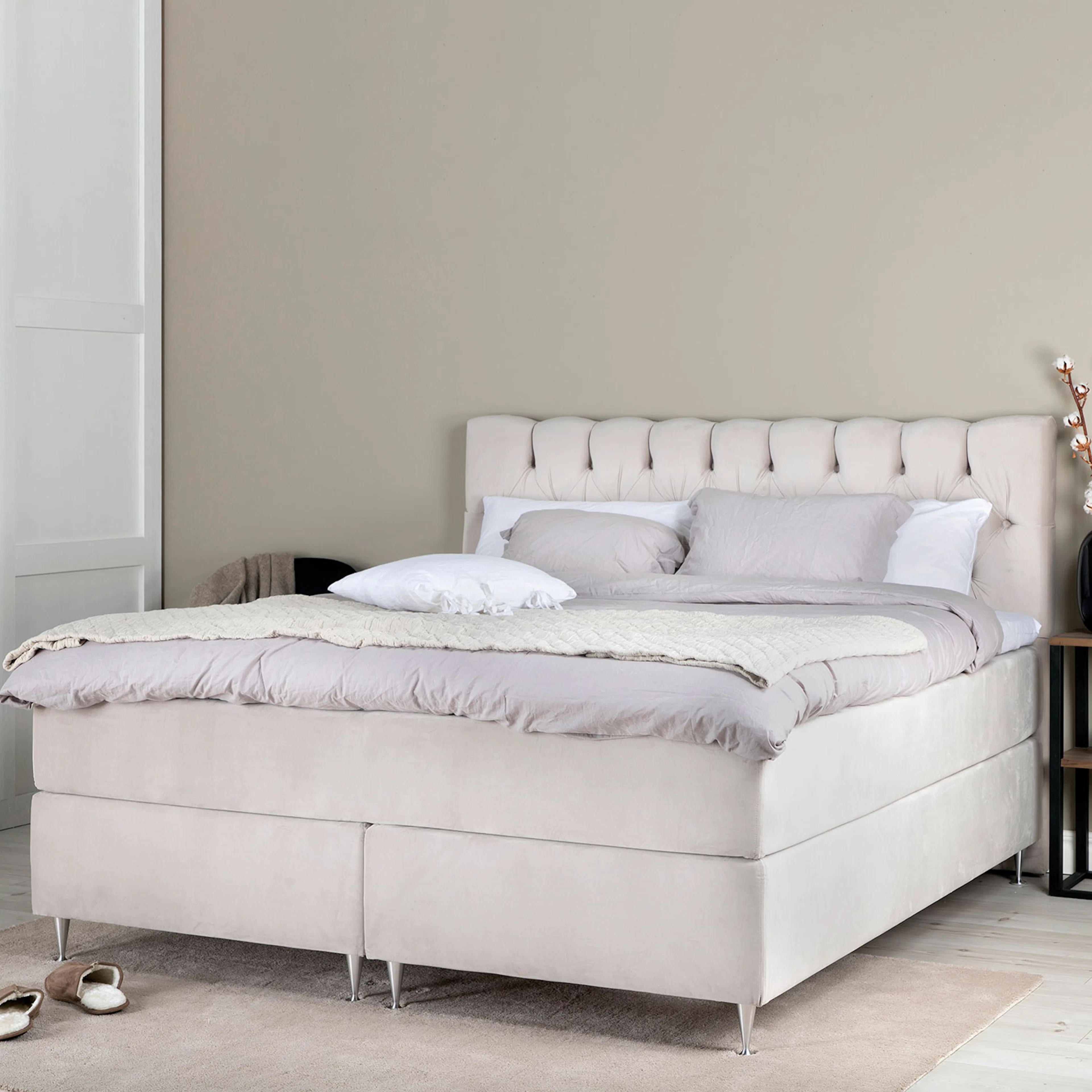 Kontinentalsäng Venture Home Frösslunda Sammet med Sänggavel Sandvik