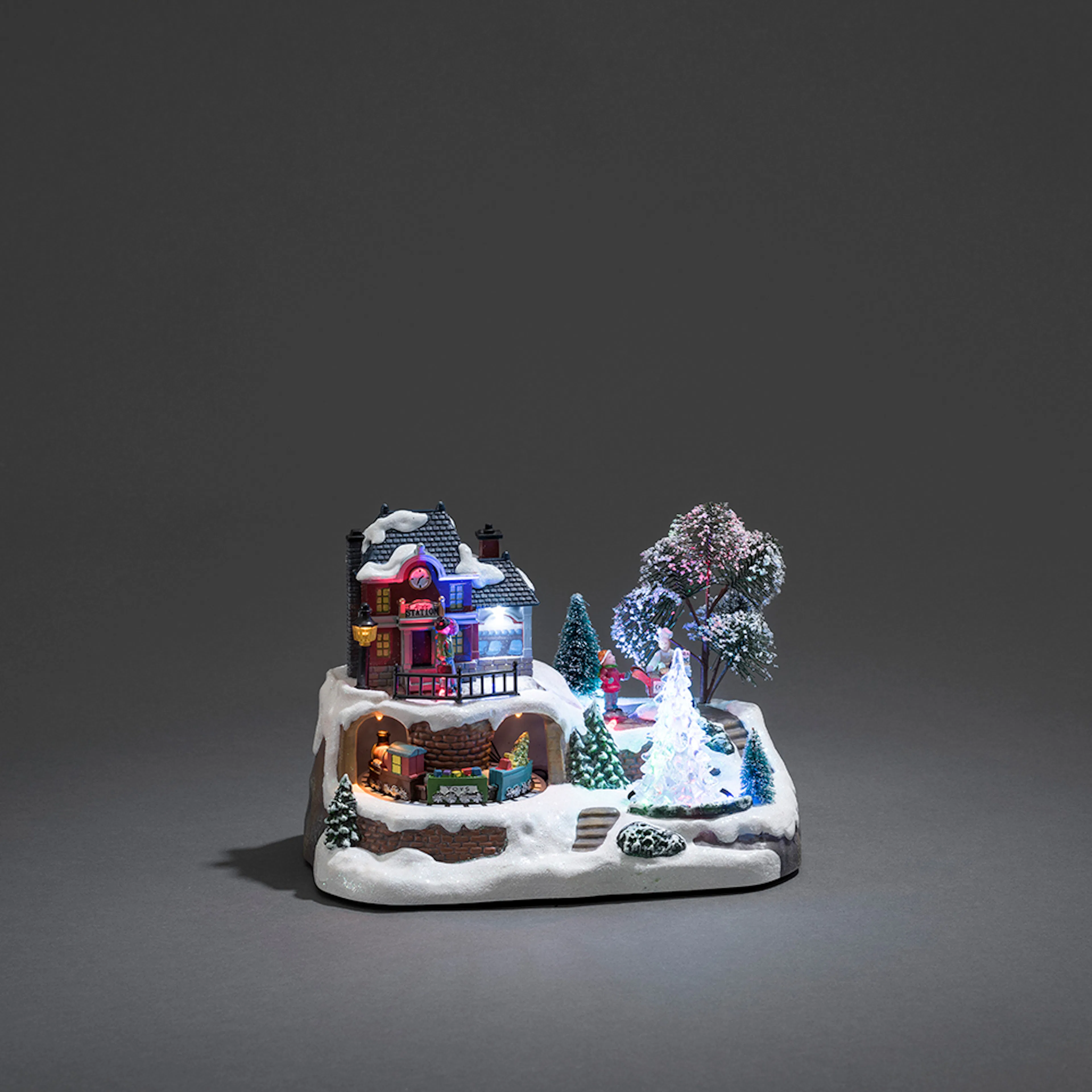 Julby Gnosjö Konstsmide Tågstation/Gran