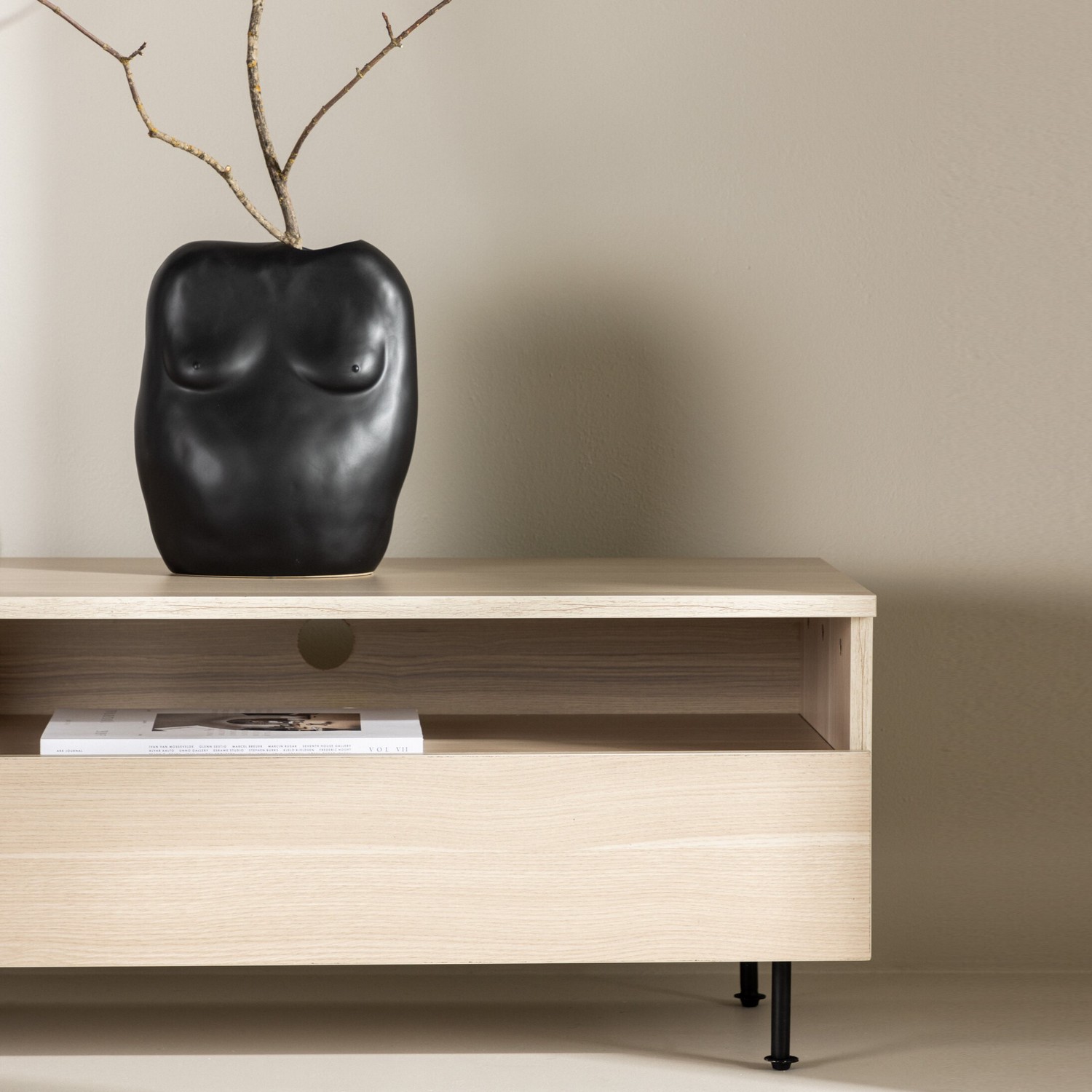 Navarra  TV Bench  - Matte black / Whitewash Vitpigmenterad Ek