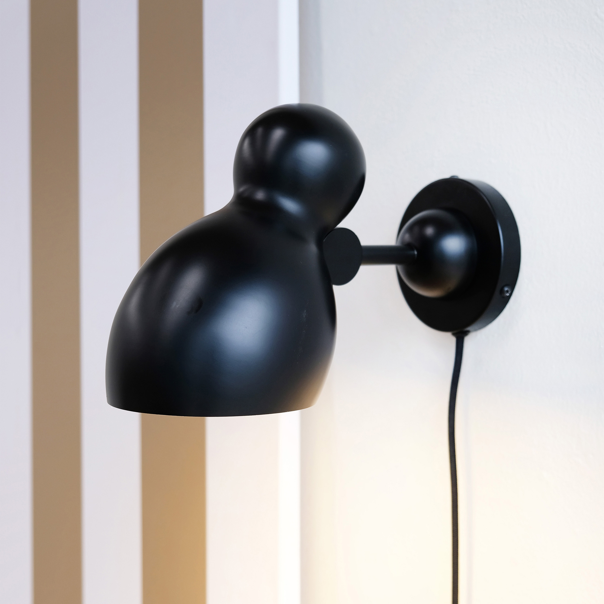 Vägglampa Dyberg Larsen Ludo