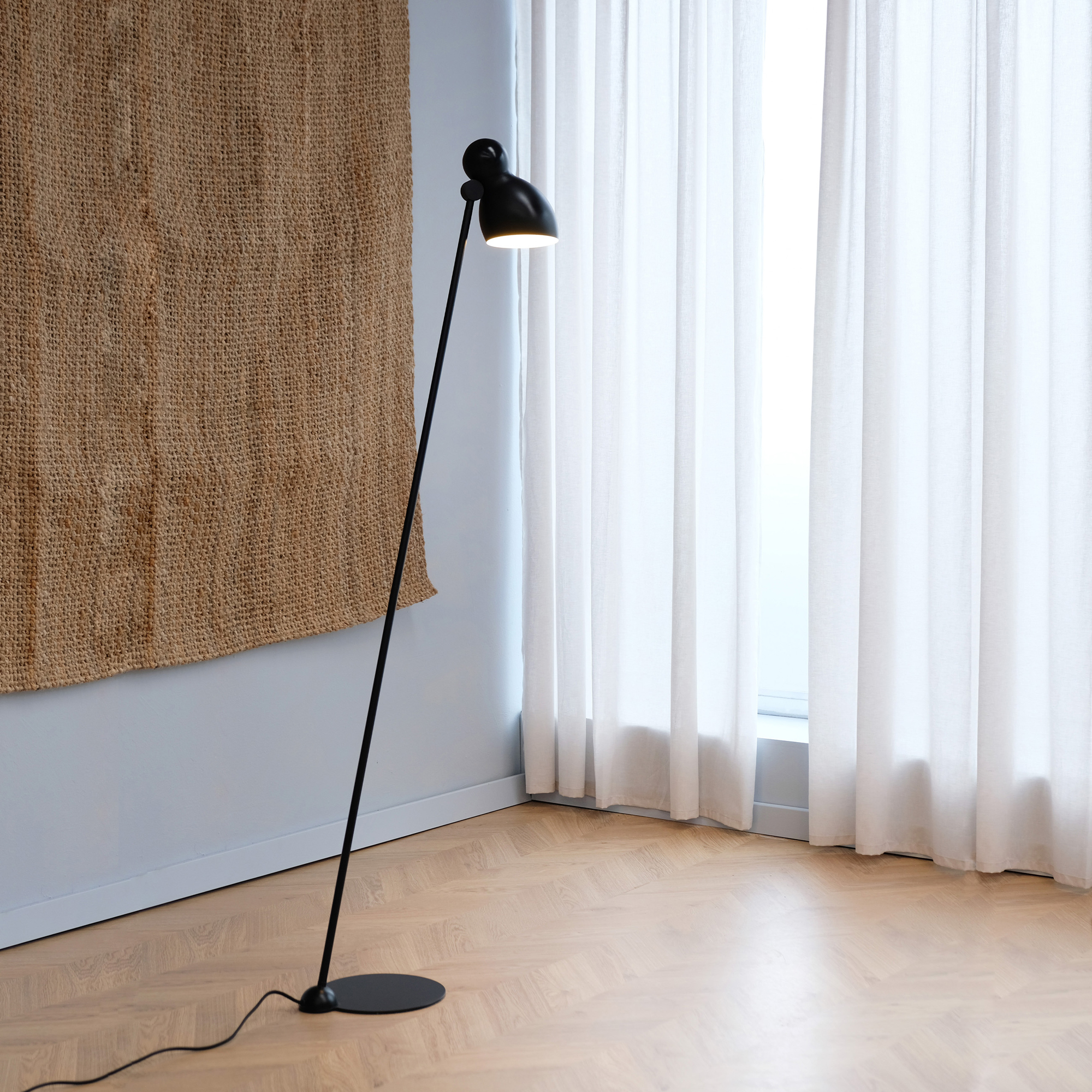 Golvlampa Dyberg Larsen Ludo