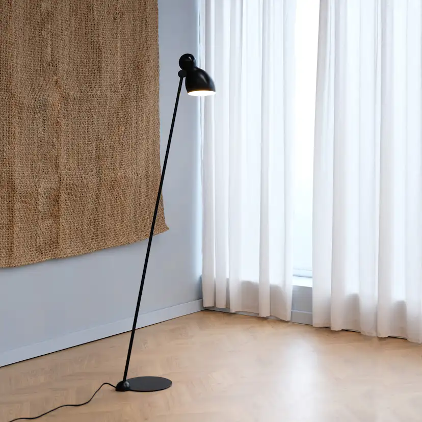 Golvlampa Dyberg Larsen Ludo